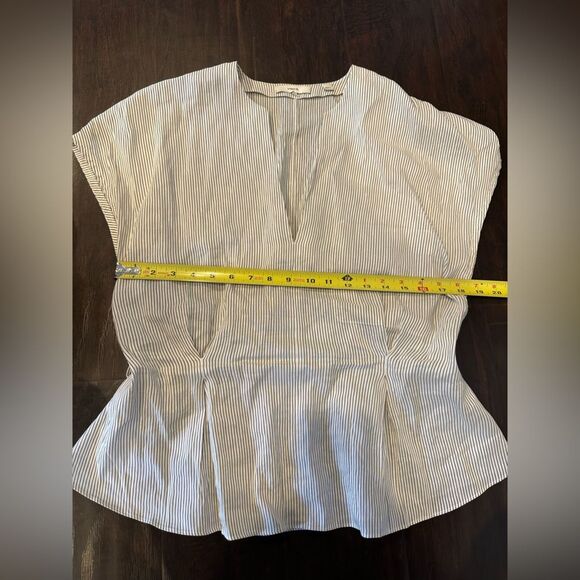 Vince Stripe Linen Blend Women's V Neck Blouse Size Medium - Picture 7 of 7
